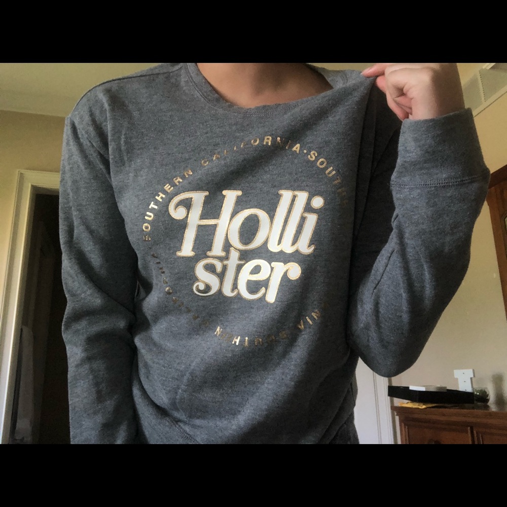 hollister grey crew neck